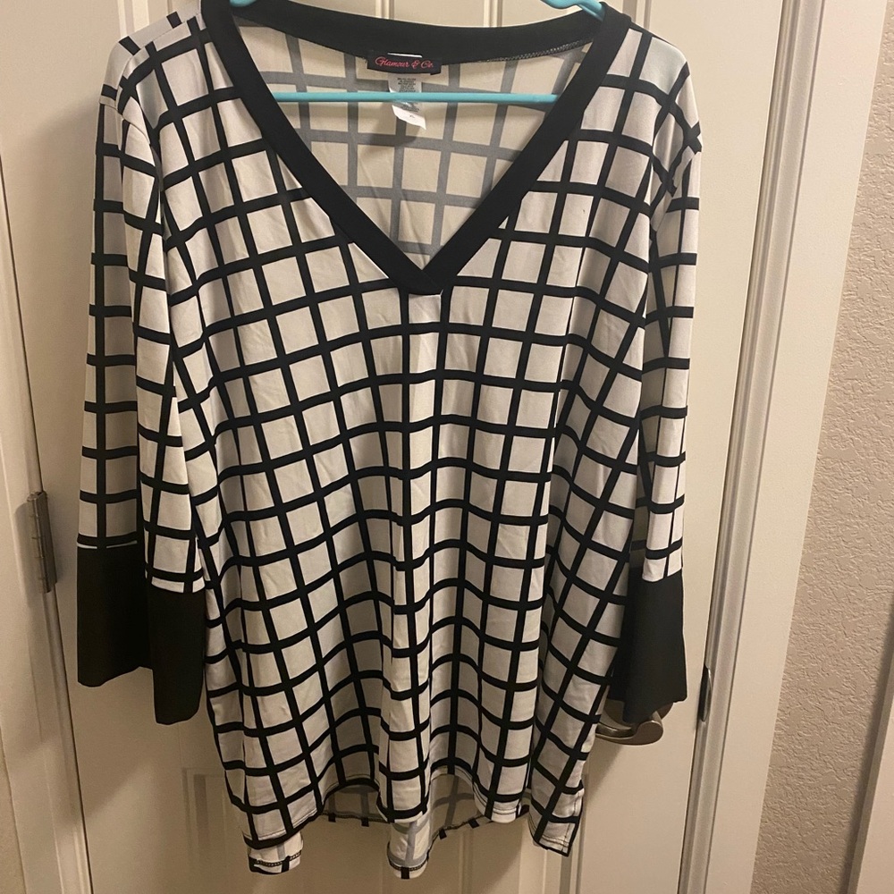 Glamour Co XL Top Black White Stretch Blouse 3/4 Sleeves V-neck Shirt